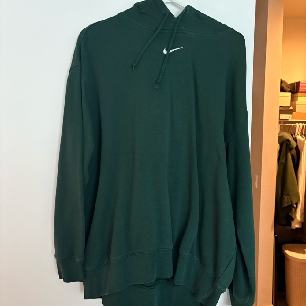 Nike Men's Green Hoodie Sweater Medium
